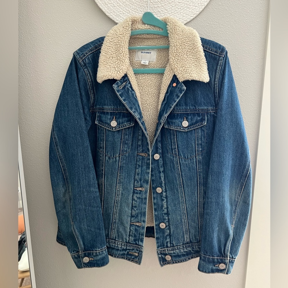 90’s inspired denim jacket with Sherpa lining